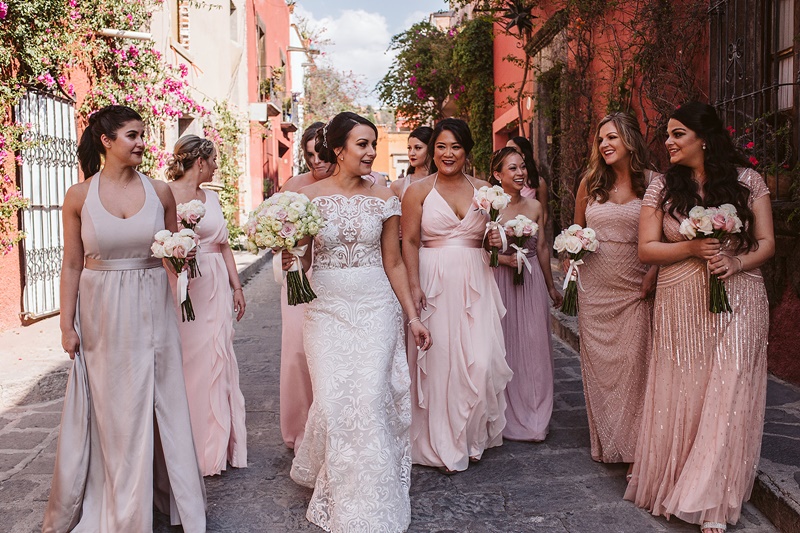 Montagem de pista e decoração em resort para destination wedding