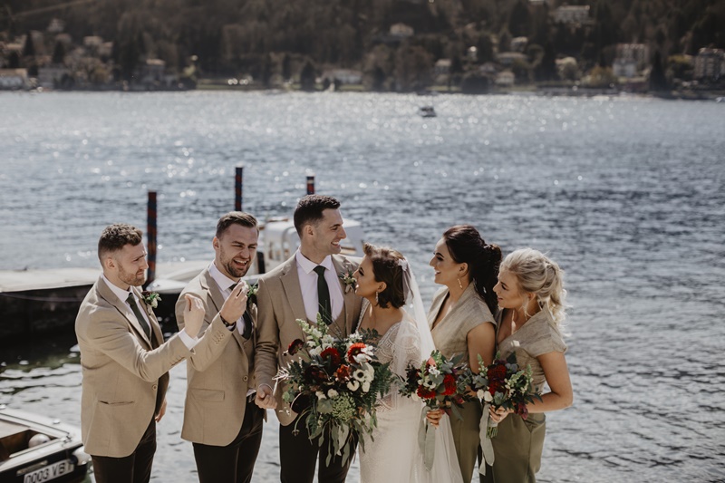 Acesso ao destino: estrada entre vinhedos na Toscana