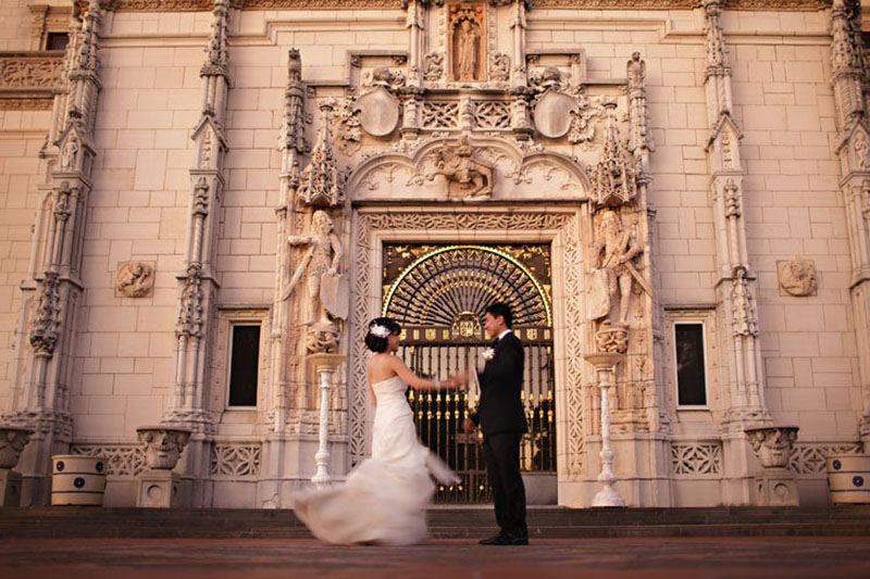 salão histórico no Castelo Hearst preparado para destination wedding na Califórnia