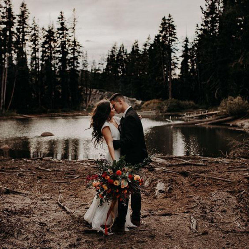 casamento com vista para o Lake Tahoe ao pôr do sol