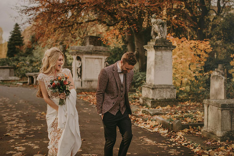 elopement wedding na Europa em jardim inglês