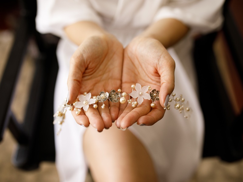 grinalda de noiva com flores delicadas