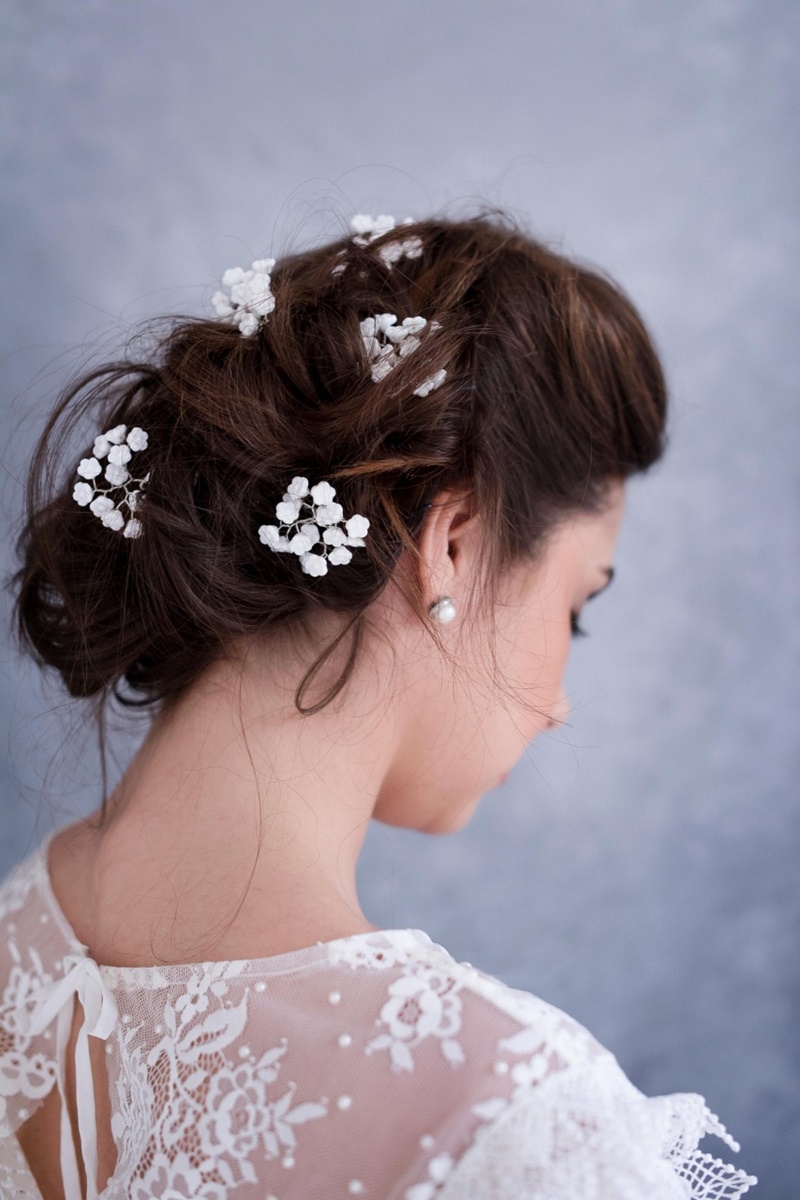 penteado com grinalda de noiva delicada