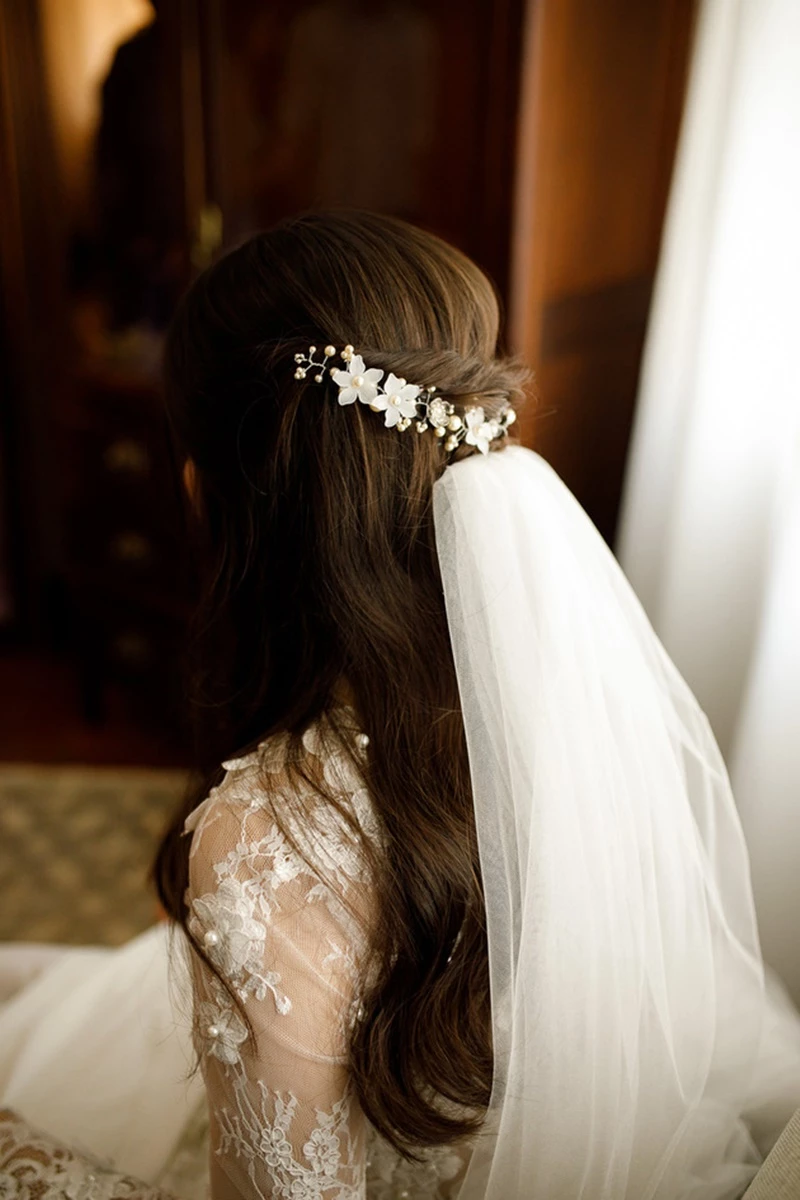 noiva com véu e grinalda juntos