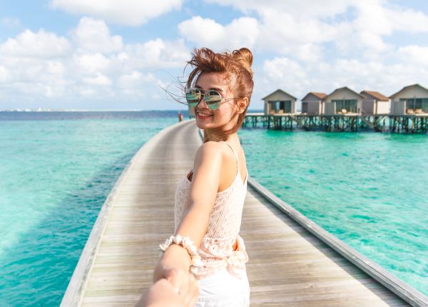 |stand-up-paddle|lua-de-mel-nas-ilhas-maldivas|bangalôs-nas-ilhas-maldivas|casal-em-lua-de-mel-nas-ilhas-maldivas|tartaruga-nas-ilhas-maldivas|bangalô-nas-ilhas-maldivas|