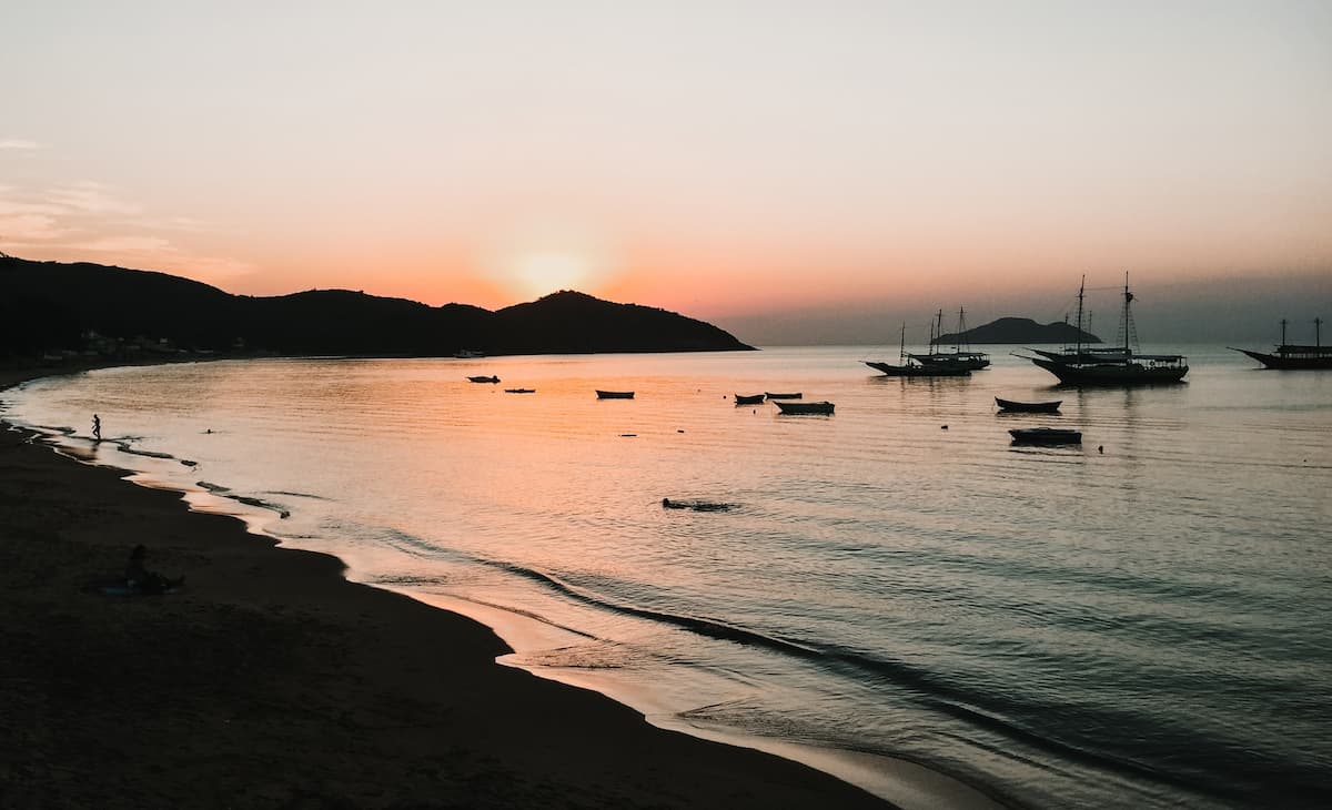 Lua de mel em Búzios: paisagem de praia paradisíaca