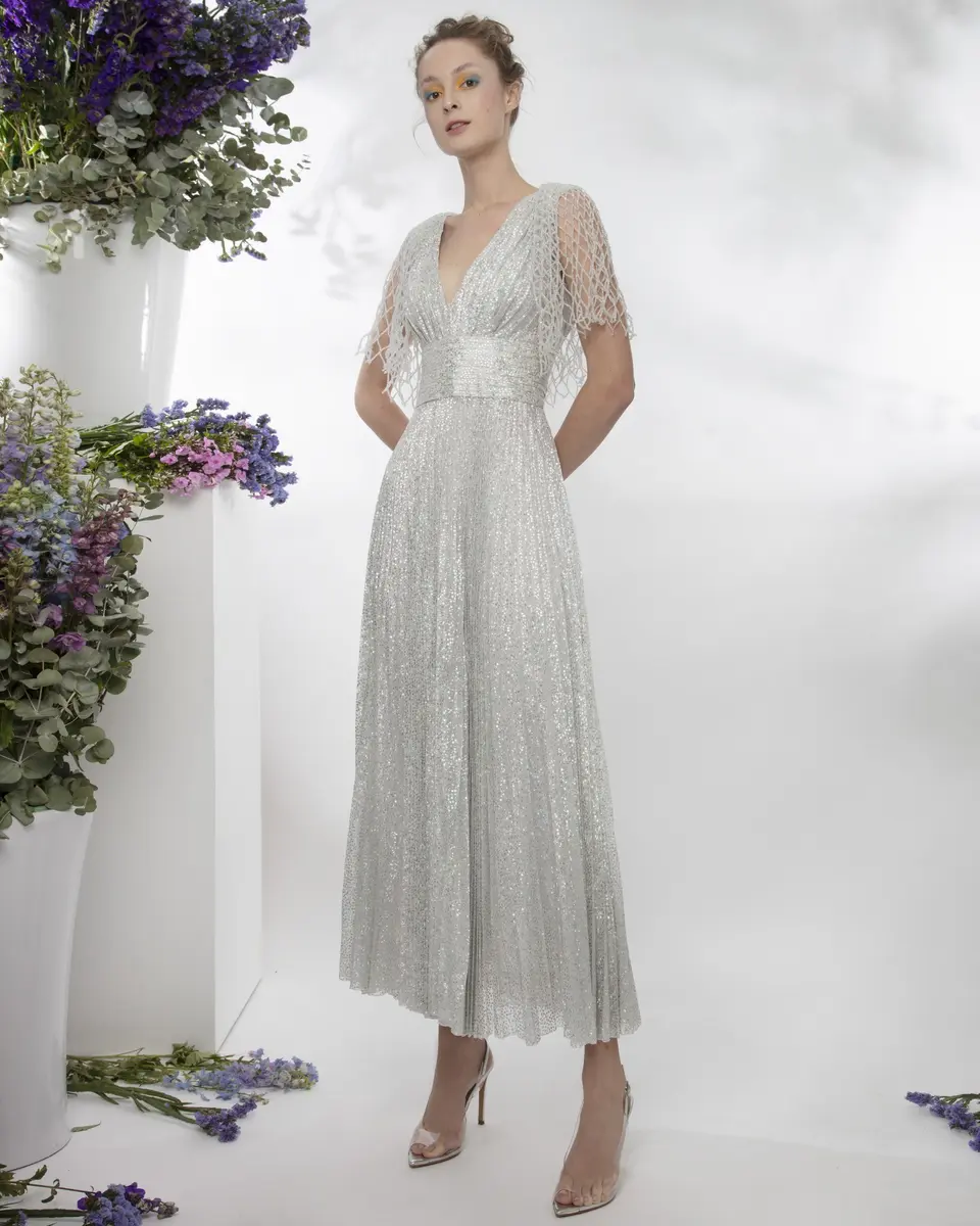 vestido de noiva Bridgerton com mangas curtas e detalhe em brilho