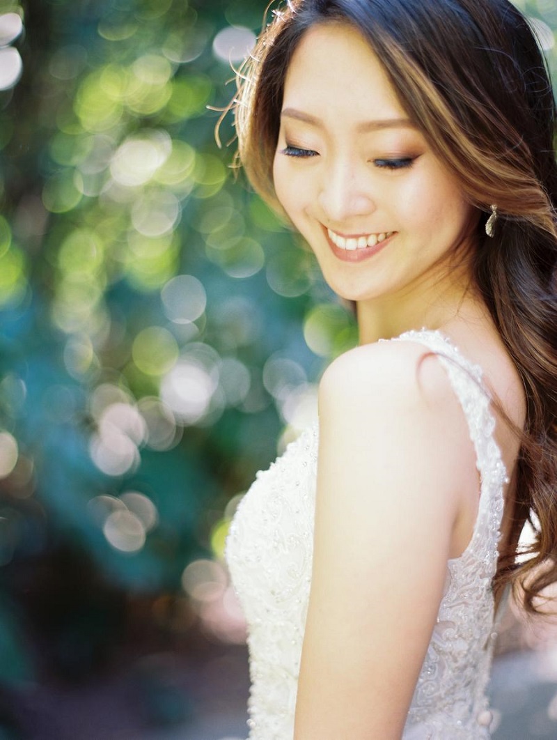 Maquiagem para noiva natural e elegante com toque de brilho