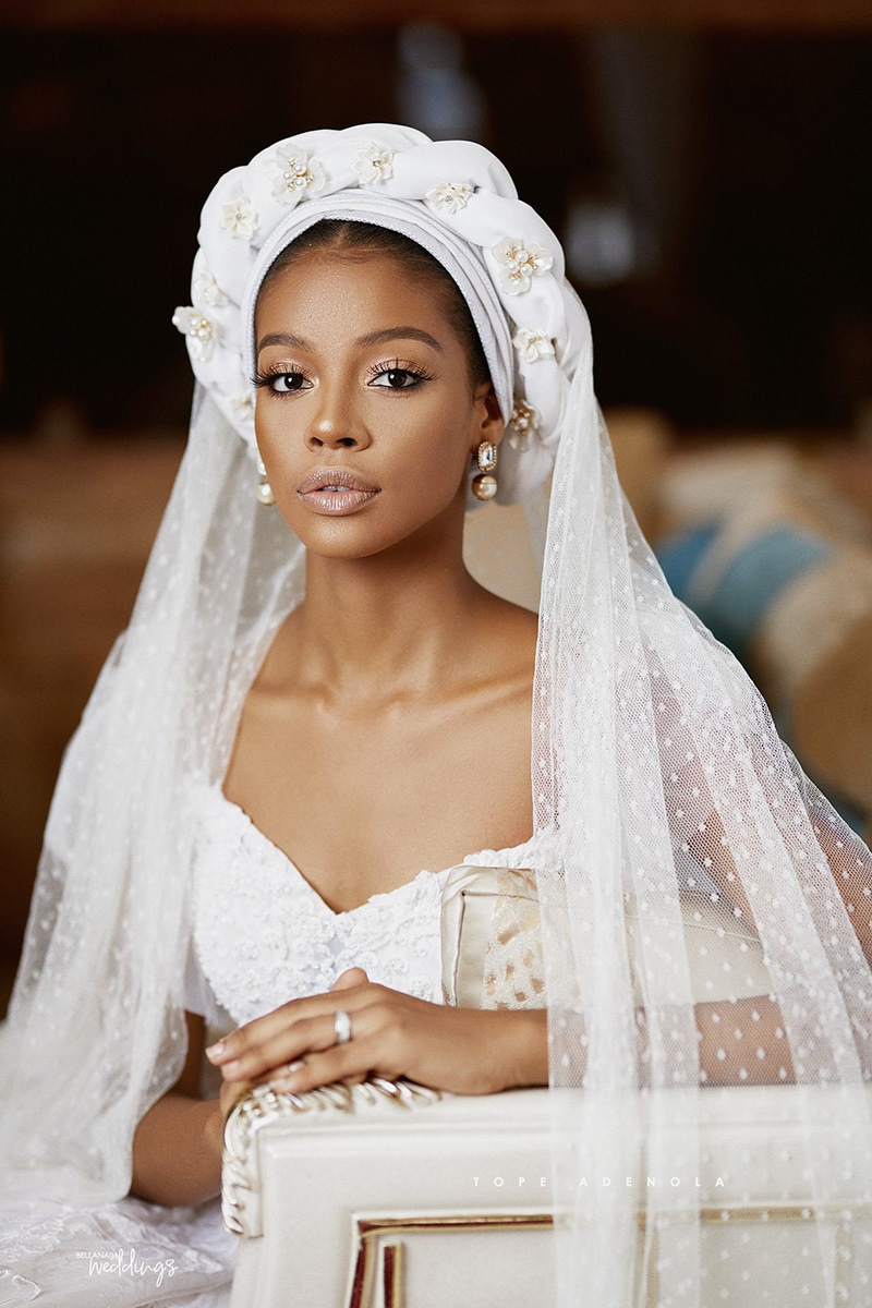 Maquiagem para noiva com sombra brilhante e delineado discreto