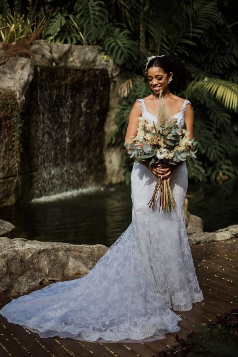 Maxi buquê vertical com folhagens longas e brancas