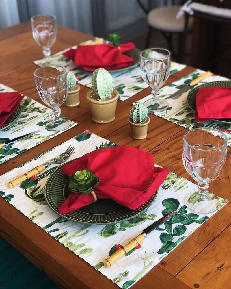 decoração em vermelho e verde