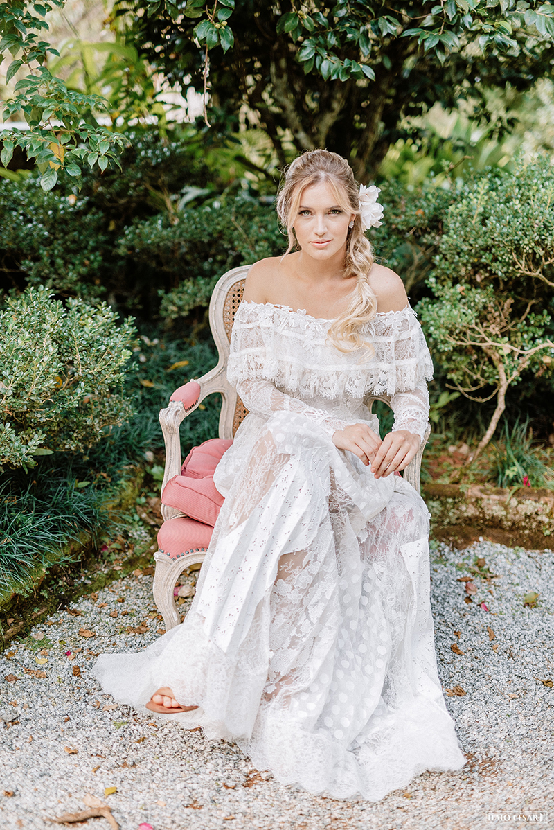 vestido de noiva boho chic com rendas para casamento no campo