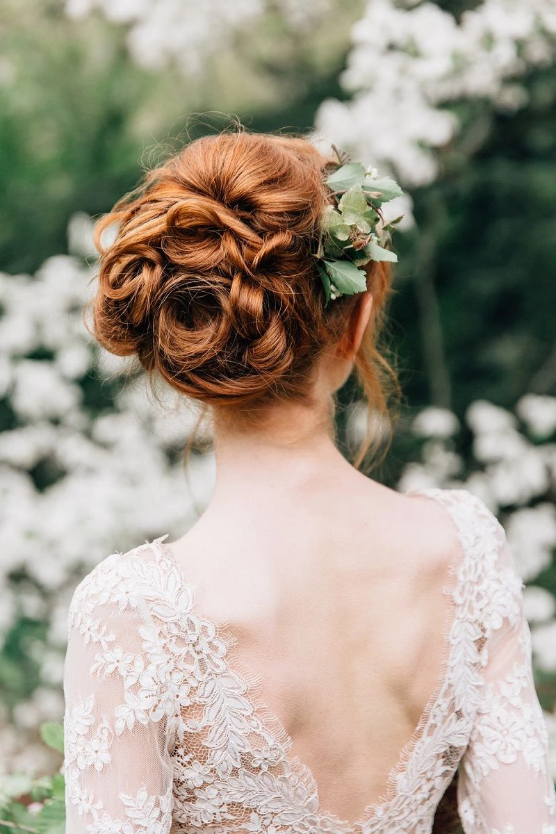 penteados para noivas ruivas coque com volume