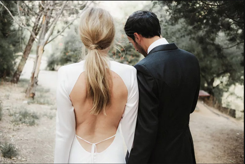 penteado para noiva rabo de cavalo baixo com véu