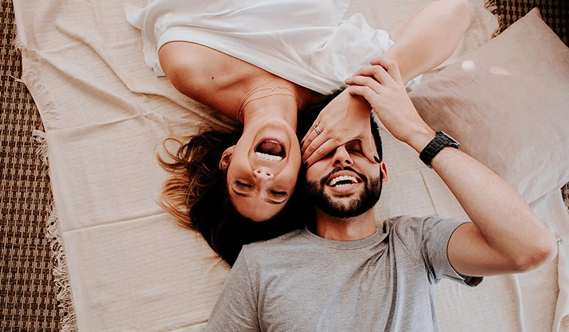 pré-wedding em casa com fotos espontâneas