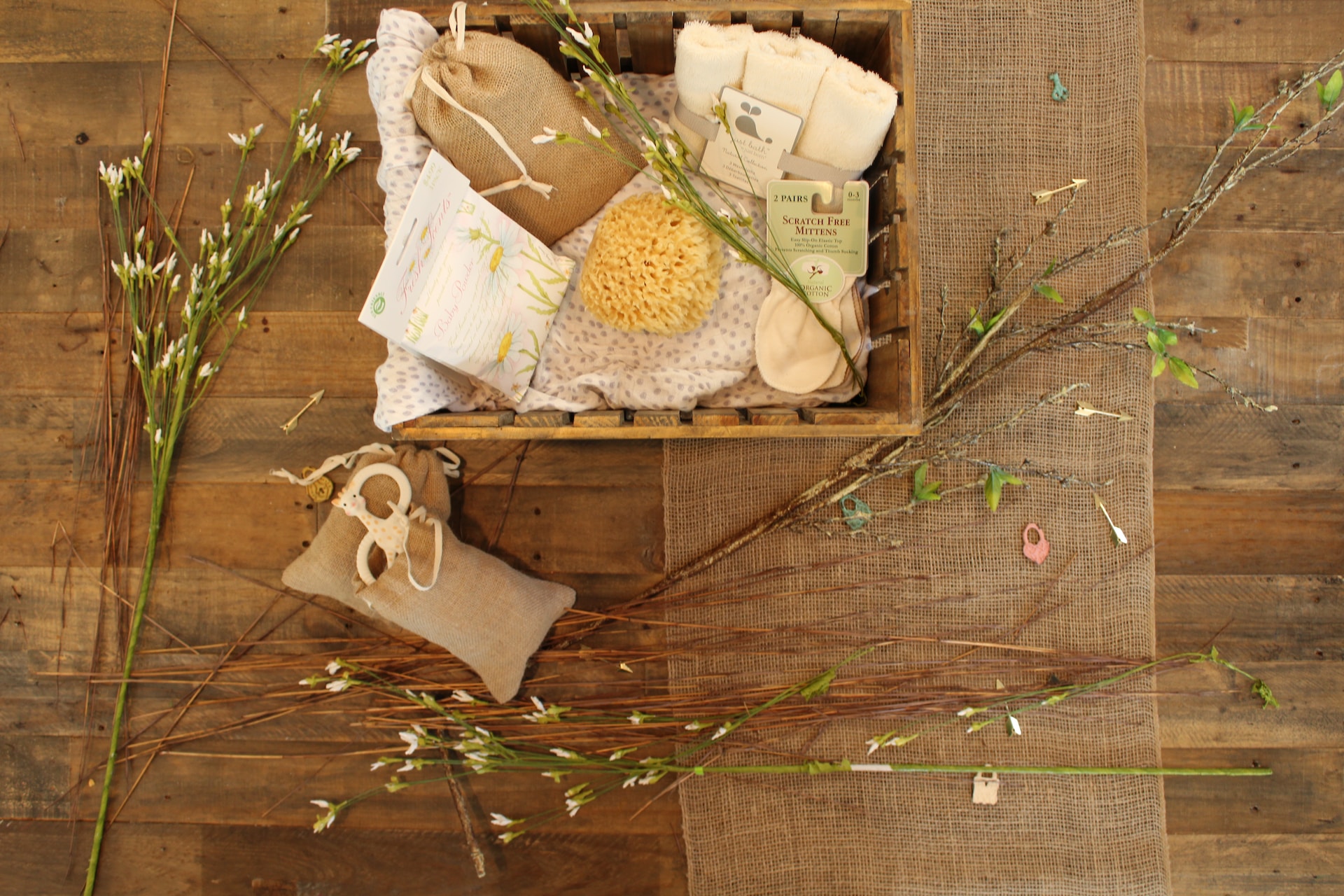 Presente para madrinha: caixa com produtos de beleza e spa