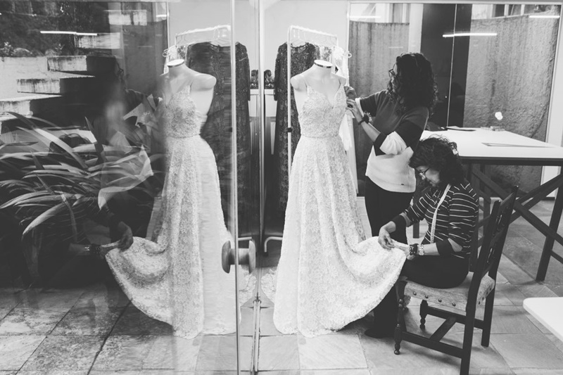 Prova de vestido de noiva: diferenças entre pronto e sob medida