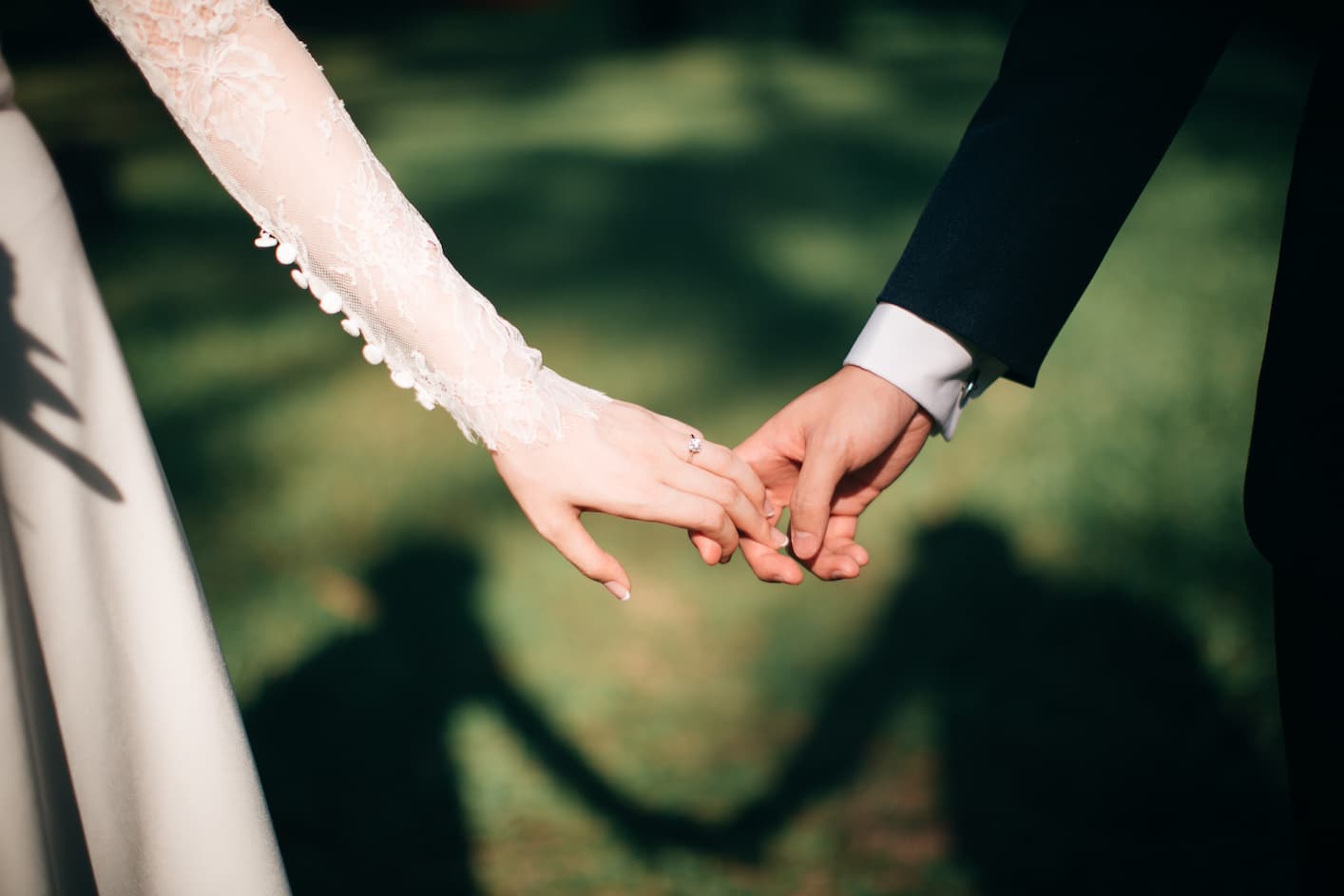 Noivos preparando após aprender como fazer um site de casamento.|||Exemplo de site de casamento.|Noivos preparando site de casamento.