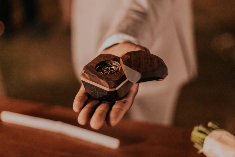 Revérbero Inspira — Porta alianças de madeira por Sete Nove