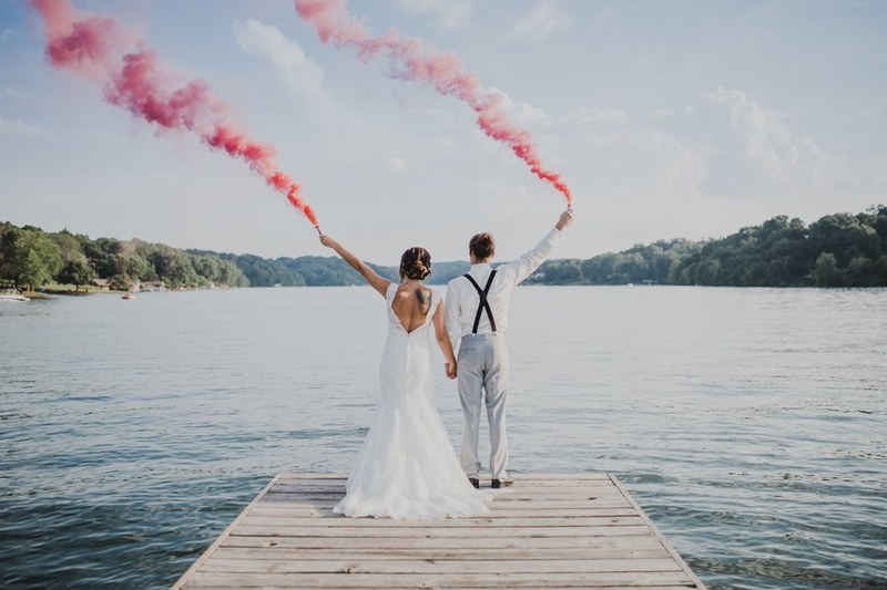 fotografia de casamento com smoke bombs