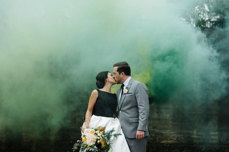 ensaio pré-wedding com smoke bombs