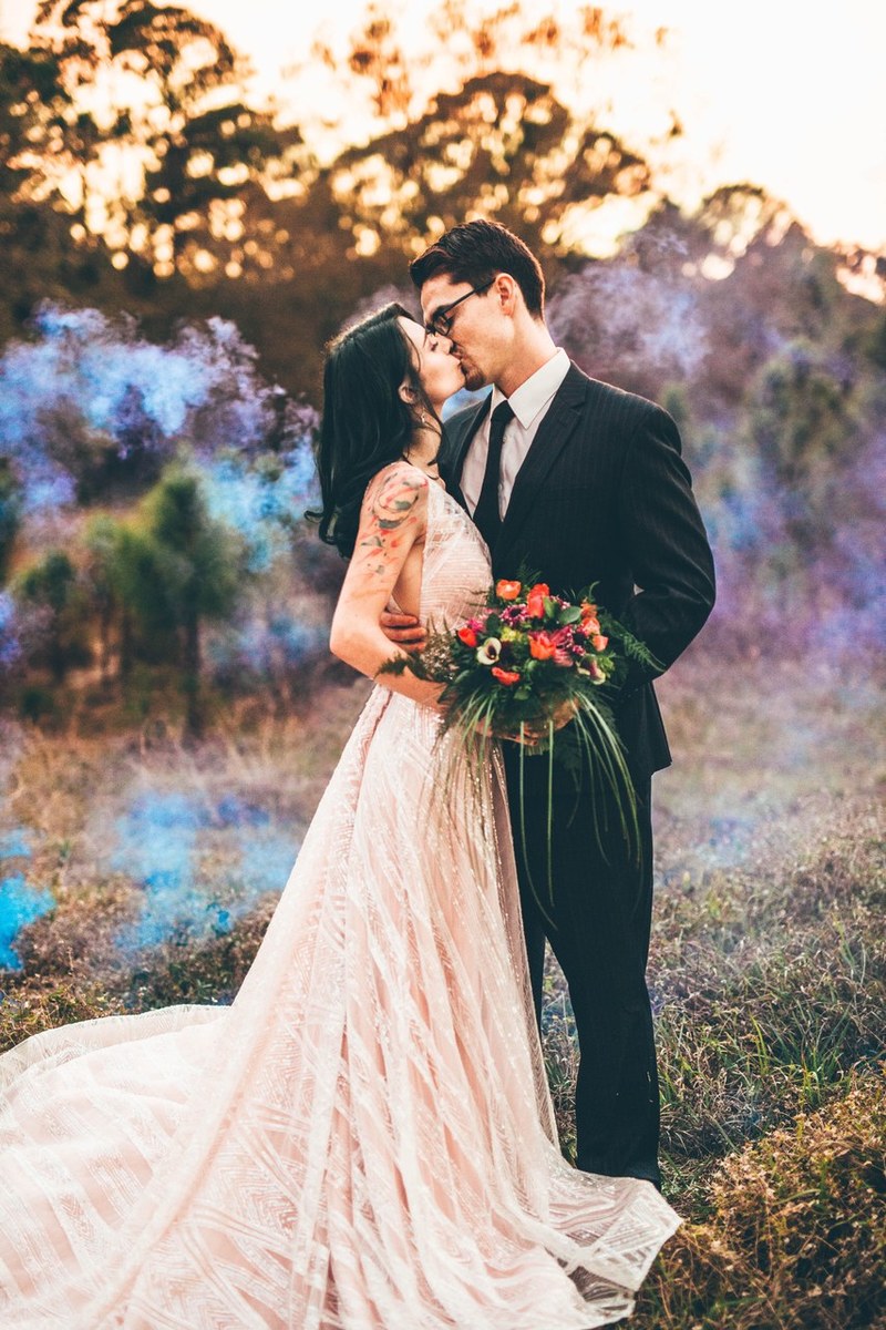 inspiracoes de smoke bombs em casamentos