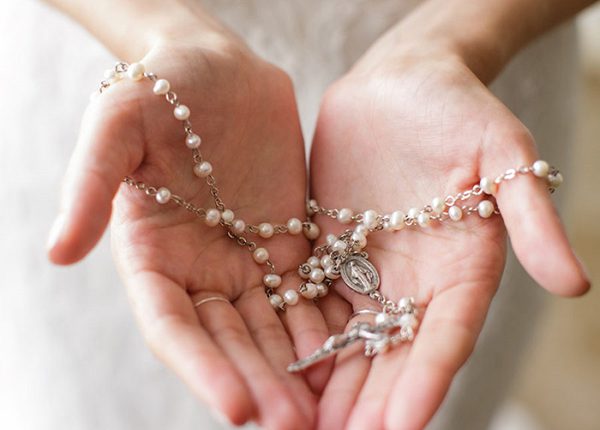 |terço-para-casamento|relicário-para-noivas|terço-com-relicário|terço-para-casamento|relicário-para-noivas|terco-para-casamento|exemplo de terço com contas de cristal que pode ser usado no casamento|exemplo de terço personalizado com diferentes continhas