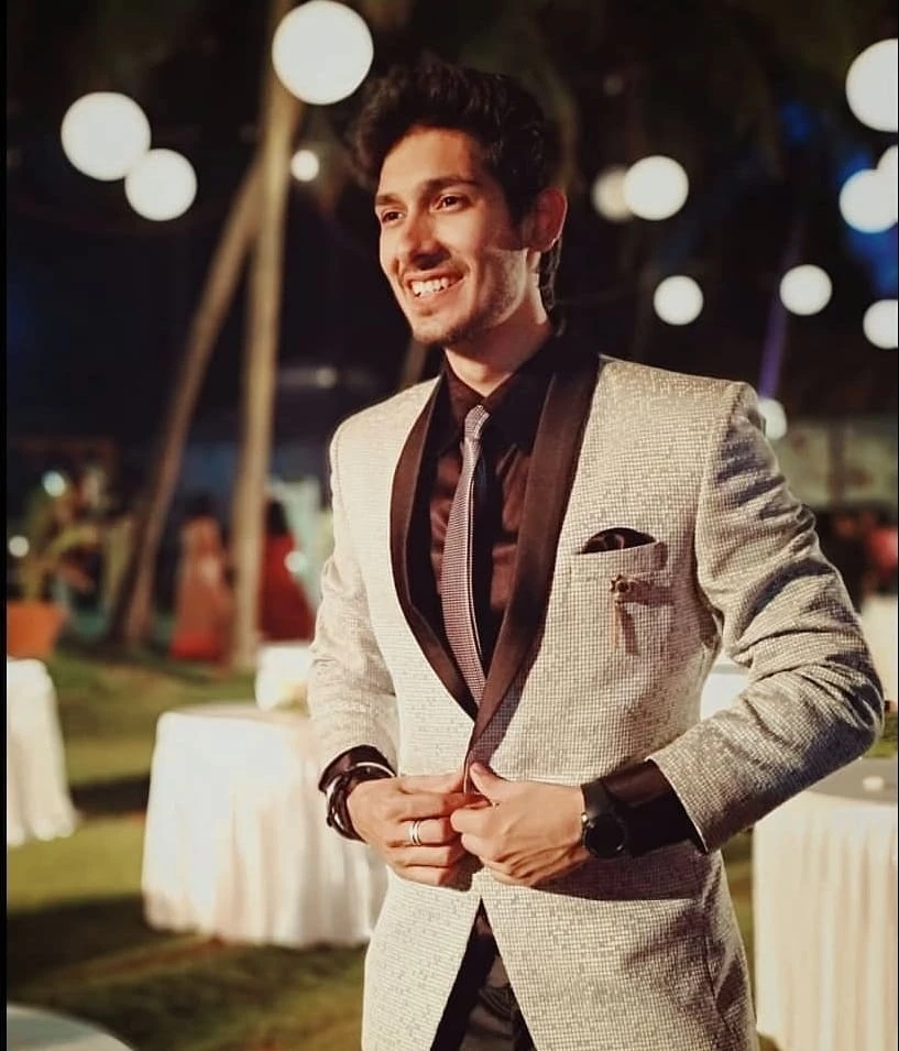 terno para noivo em tons terrosos - detalhe do tecido e caimento