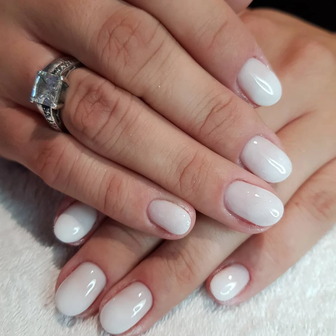 unha baby boomer para noiva com acabamento em gel