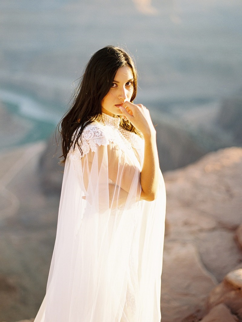 vestido de noiva com capa de tule