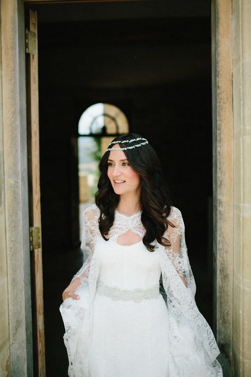 vestido de noiva com capa bordada