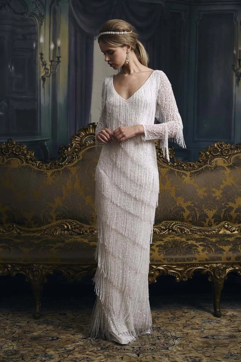 vestido de noiva com franjas em renda estruturada