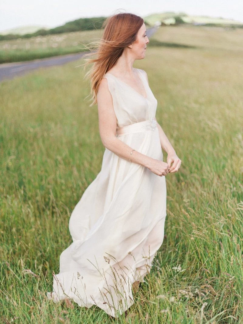 vestido de noiva corte império com decote V profundo