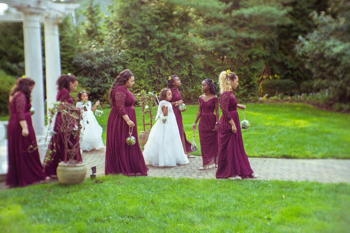 Vestido de madrinha de casamento para outono e inverno com mangas e tecido encorpado