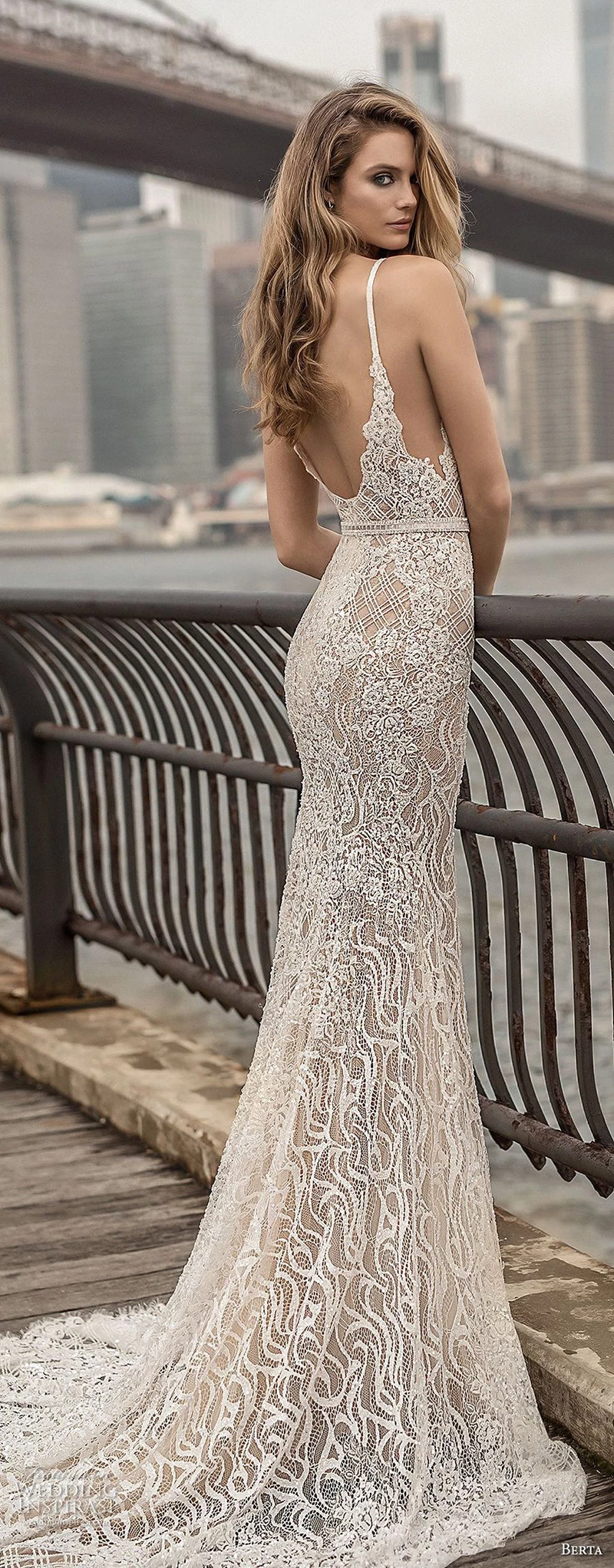 vestido de noiva com decote nas costas