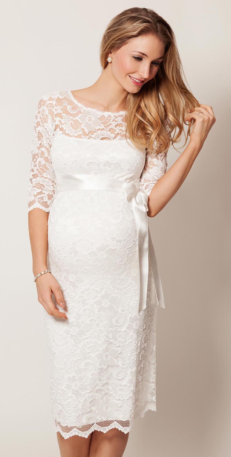 Vestido de noiva para grávida com renda floral e corte império