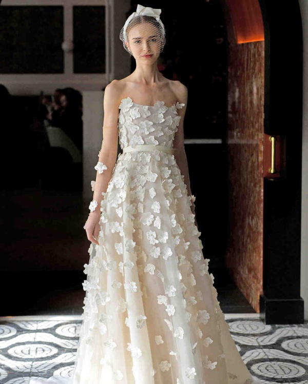 vestido de noiva Bridgerton tomara que caia com flores 3D