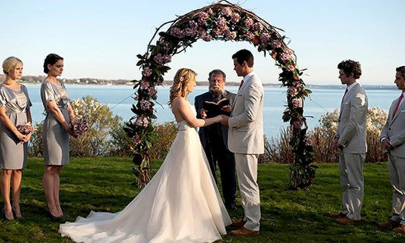 vestidos de noiva do cinema - O Casamento do Meu Ex 2010 - vestido fluido para cerimônia ao ar livre