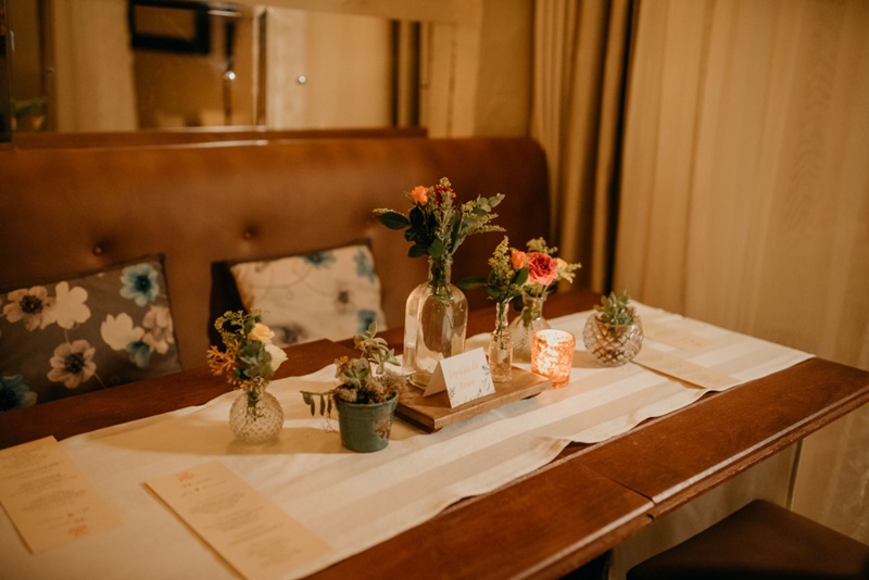 Vie Rose noivado: decoração mediterrânea e jardim