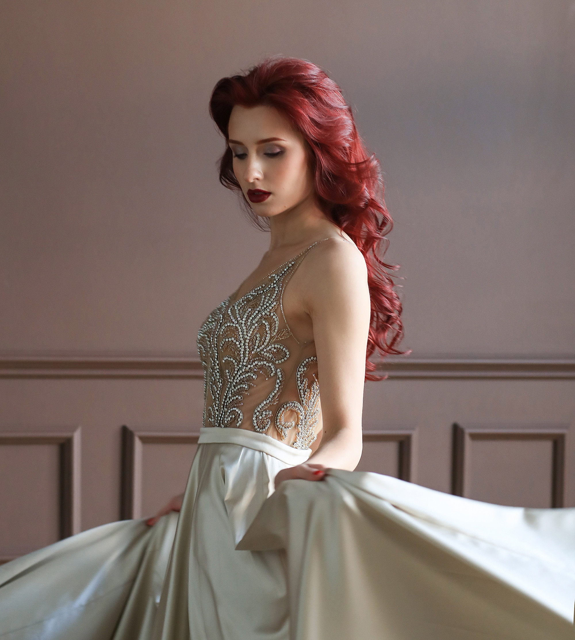 Vestido de noiva com cor: prata moderno