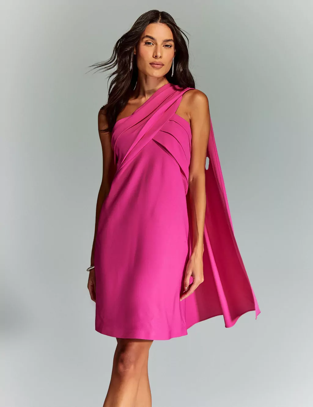 vestido de festa de casamento curto com capa na cor pink